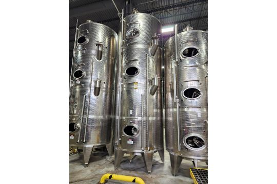 14,000 Liter (3,700 Gallon) Total Capacity Vinquip…