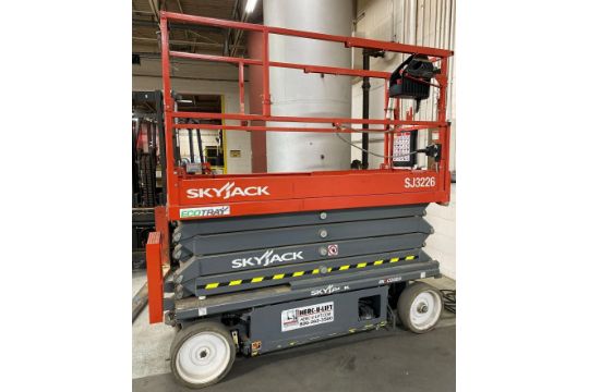 Skyjack SJ3226 Electric Platform Lift