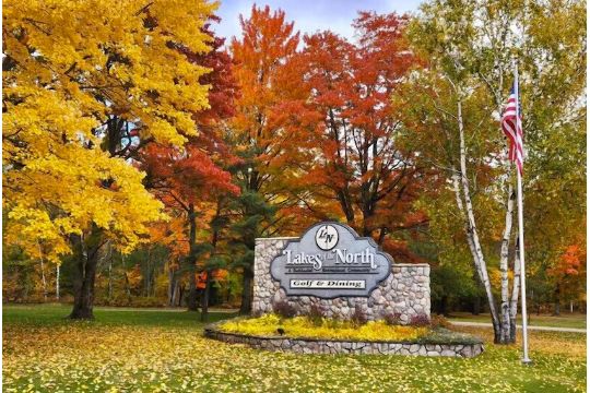 Build, Explore and Escape - Discover the Three Lakes…