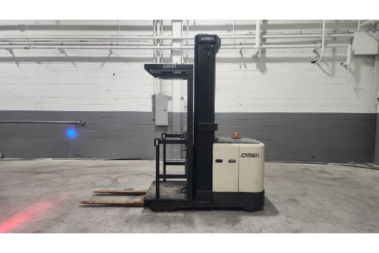 2016 Crown SP3500 3,000LB Order Picker Forklift.