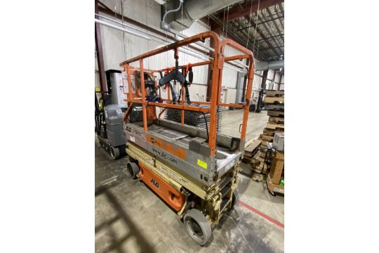 JLG Scissor Lift
