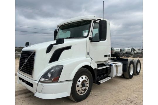 2014 VOLVO VNL