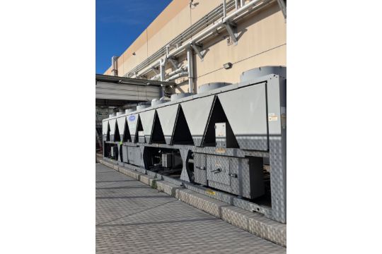 CARRIER AQUAFORCE AIR-COOLED LIQUID CHILLER