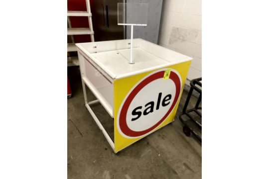 PORTABLE MERCHANDISERS