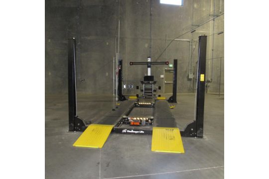 LOT: 2024 Hoffman EELR708A 15,000 Lb. Capacity 4-Post…