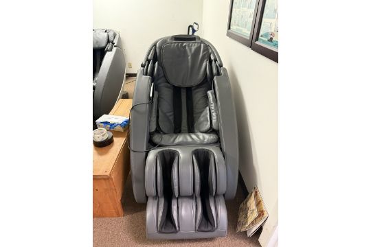 Massage Chair by Human Touch, Model; Novo XT, 12Volt…