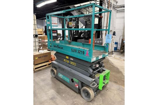 SkyJack Electric Scissor Lift, Model SJIII…