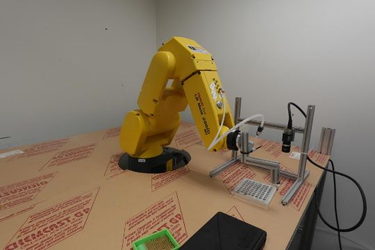 Fanuc 200ic Robot