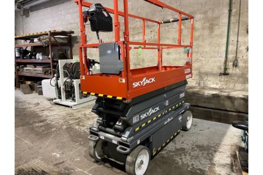 SKYJACK SJ3226 SCISSOR LIFT, ELECTRIC, MAX CAPACITY…