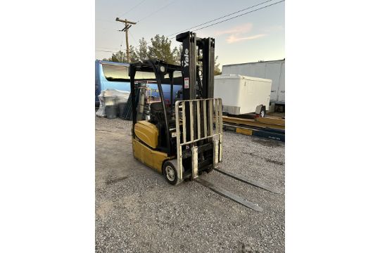2011 Yale Forklift, 3,000 lbs, 3 Stage w/ Side Shift