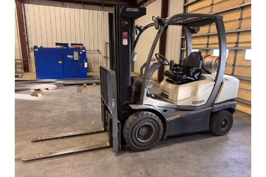 CROWN C-5 1050-50 5,000 lb. LPG Forklift,…