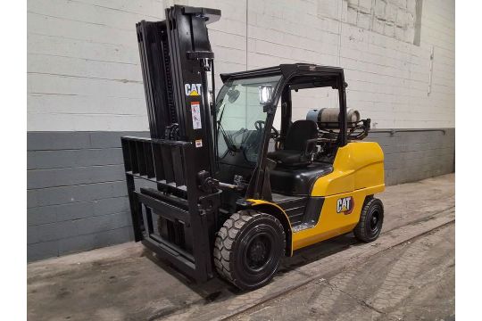 2015 Caterpillar 12,000 lb Capacity Pneumatic…