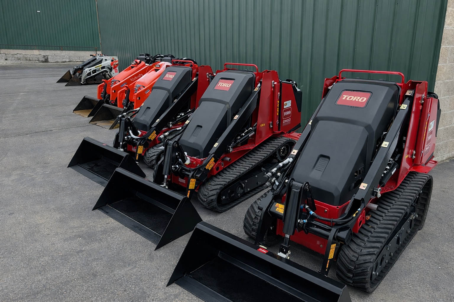 LATE MODEL & NEW RENTAL EQUIPMENT - MINI EXCAVATORS…