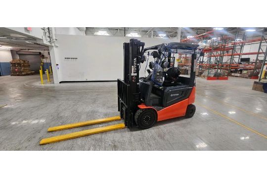Toyota Traigo 80-Volt Electric Pneumatic Forklift