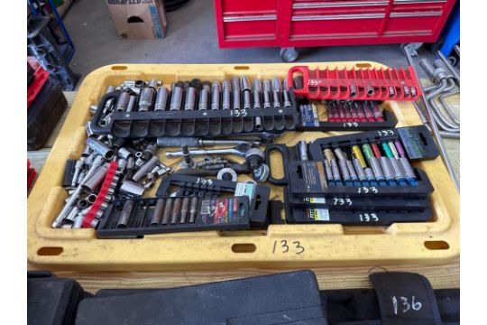 TRAY OF ASSORTED SOCKETS SUPPORT EQUIPMENT