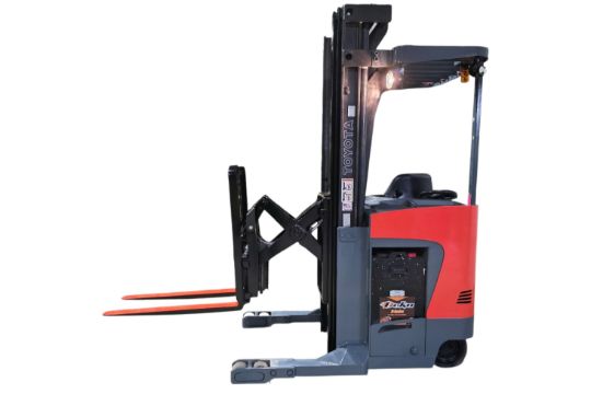 2018 Toyota 3,500lbs 36v Stand-on Reach Truck…