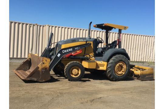 2018 John Deere 210LEP Skip Loader,