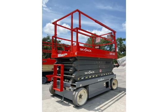 SKYJACK SCISSOR LIFT MODEL SJ4632; ELECTRIC POWERED;…