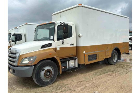 2015 HINO BOX TRUCK