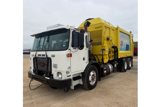 2014 AUTOCAR XSPOTTER GARBAGE TRUCK