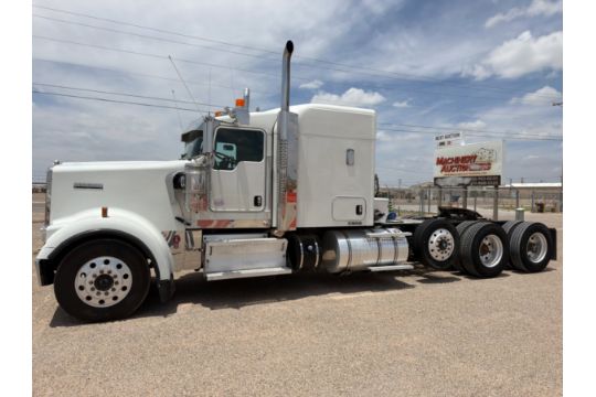 2013 KENWORTH W900 TRI-AXLE