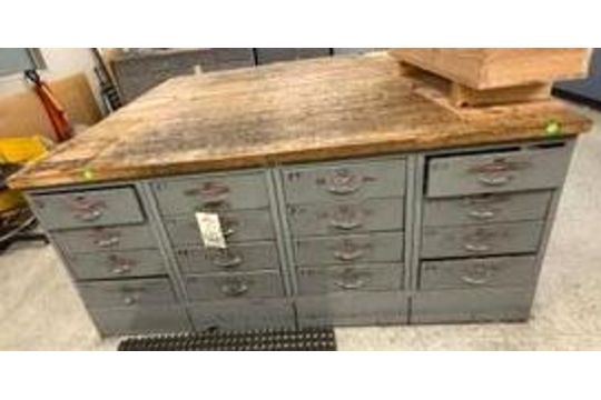 Grizzly 16 Drawer Work Bench w/Vice