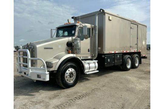 2015 KENWORTH T800 DAYCAB LUBE TRUCK
