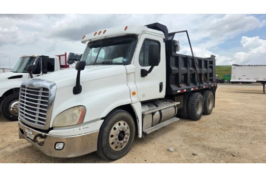 2015 Freightliner Dump Truck