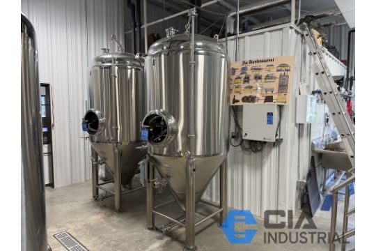 ****10 BBL STAINLESS STEEL JACKETED FERMENTATION…