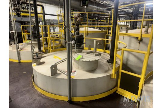 APROX. 11,500 GAL. VERTICAL MIX TANK