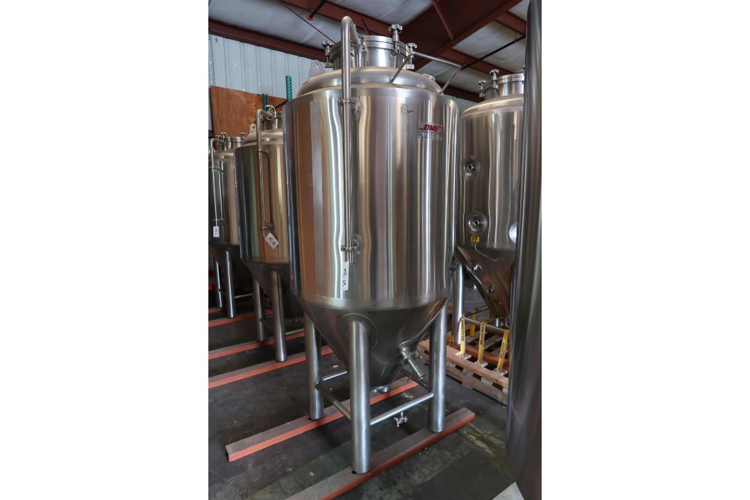Craft Beer Brewery / Stainless Steel Tanks and 10,000 'NEW' Kegs