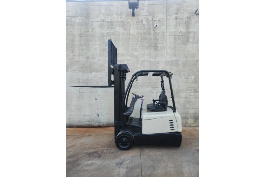 Crown Model: SC5225-30 3,000lb Capacity Electric…
