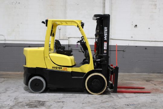 Hyster S155FT 15,500 LB Capacity Gas Forklift