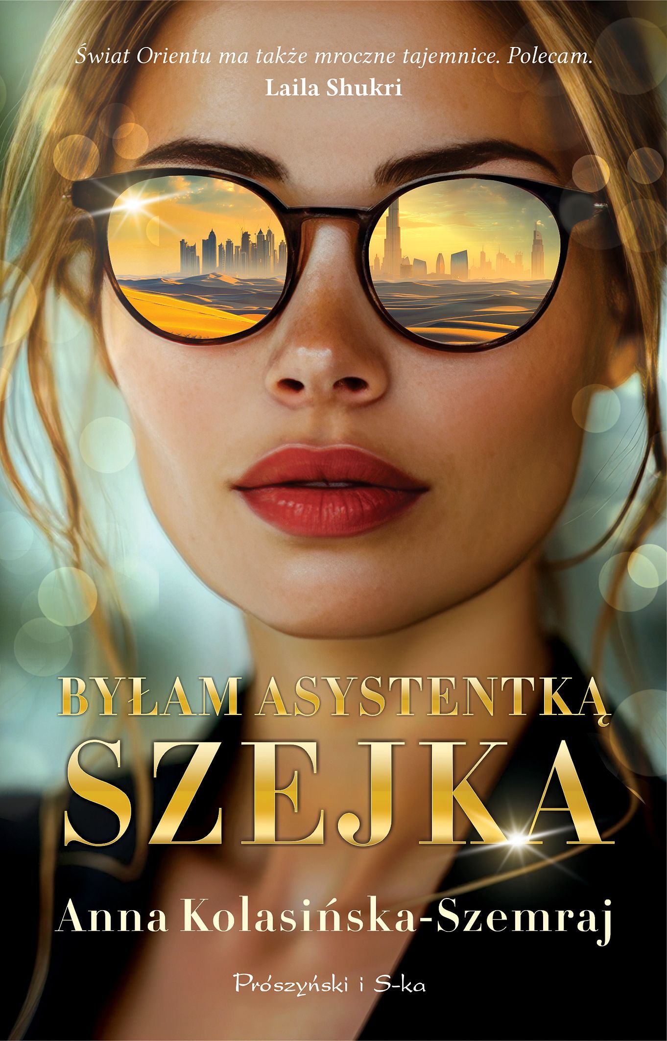 Woman's face with sunglasses reflecting a golden desert city skyline — book cover of 'Byłam asystentką szejka'