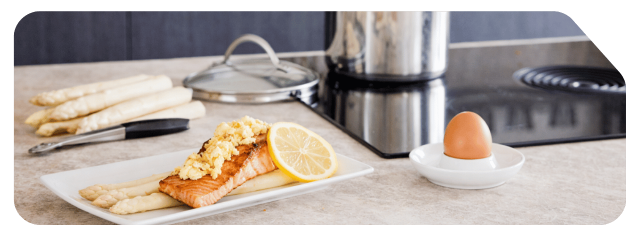 Witte asperges opgediend