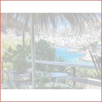 Genieten aan het strand van Sarande in A..