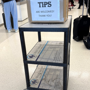 TSA 现在是怎样？给小费就能不进“小黑屋”了？？🤨✈️