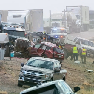 4死29伤！科州高速30多辆车连撞，强风引发“黄沙封路”