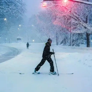 美东暴雪封城！降雪61cm+, 纽约波士顿被