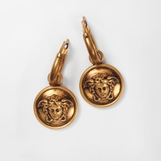 Versace 早春新季，奢华手袋焕新登场