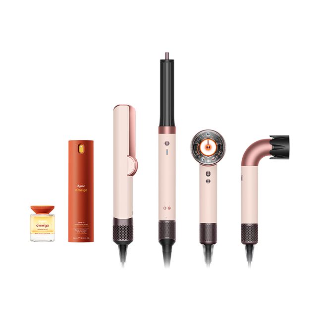 Gama nutritiva Dyson Omega junto a una gama de dispositivos Dyson para el cuidado del cabello.
