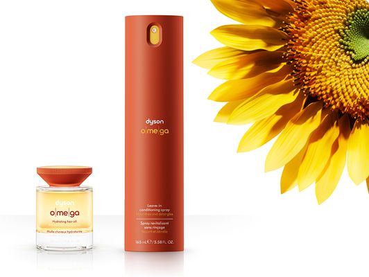 La gama de productos nutritivos Dyson Omega junto a una cabeza de girasol.