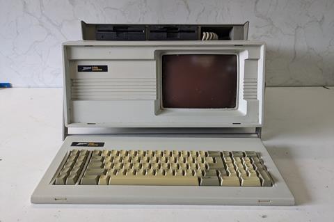 Zenith Computer Systems Model Zfa-161-22 1980's Portable Computer