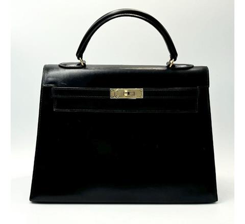 A Hermes Box Kelly Sellier 32 Handbag. Black smooth calfskin leather exterior with gold toned hardware