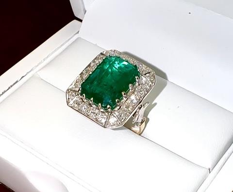 Stunning Zambian Natural Emerald and Diamond Ring 18ct Yellow Gold