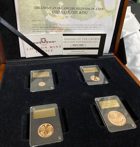 London mint passing of the crown 4 sovereign set no 001/999 AU gold