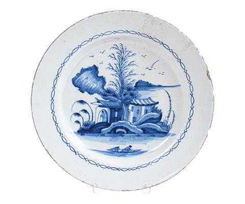 AN ENGLISH DELFT BLUE AND WHITE CHINOISERIE PLATE