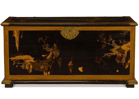 A BRASS MOUNTED GILT AND BLACK LACQUER COFFER JAPANESE, LATE 18TH/EARLY 19TH CENTURY