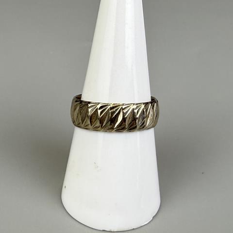 18ct White Gold Ring