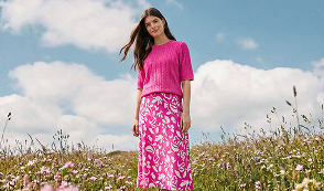 Neue Looks in frischen Farben & mit floralen Prints